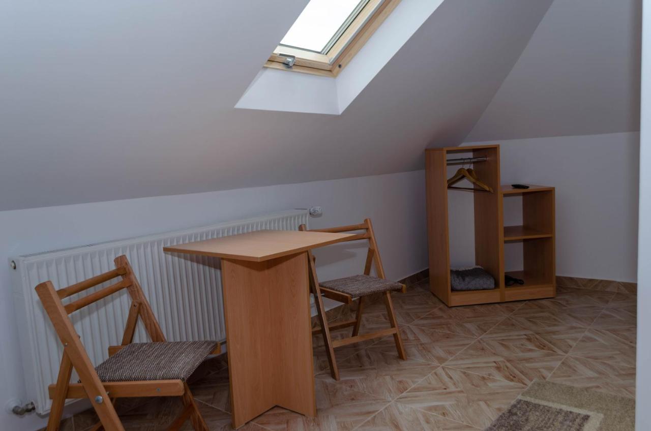 Mansarda Mica Cu Baie Proprie Apartment Cluj-Napoca Luaran gambar